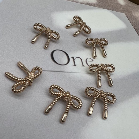 Пуговицы метал на ножке в виде бантиков золотистого цвета, 23 мм