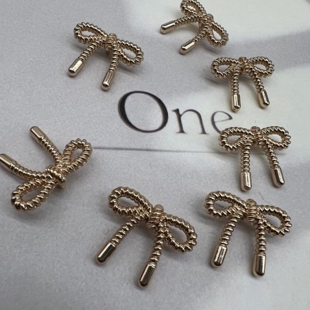 Пуговицы метал на ножке в виде бантиков золотистого цвета, 23 мм