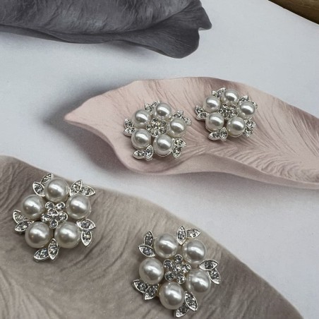 Пуговицы метал с жемчугом в виде цветов, на ножке, 23 мм