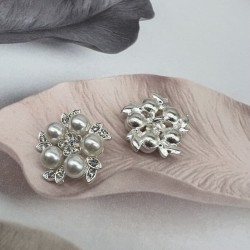 Пуговицы метал с жемчугом в виде цветов, на ножке, 23 мм