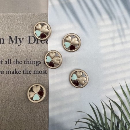 Пуговицы матовое золото, с декором в виде сердечек, покрытых цветной эмалью, 20 мм