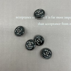 Пуговицы темное серебро с чёрным перламутром, декорированы мелкими стразами, 23 мм