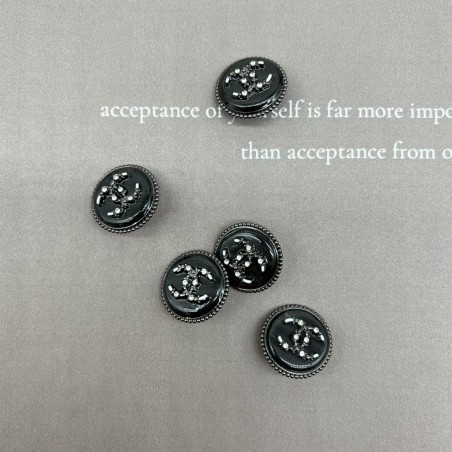 Пуговицы темное серебро с чёрным перламутром, декорированы мелкими стразами, 23 мм