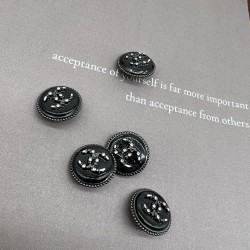 Пуговицы темное серебро с чёрным перламутром, декорированы мелкими стразами, 23 мм