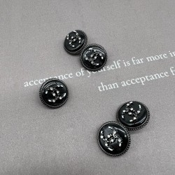 Пуговицы темное серебро с чёрным перламутром, декорированы мелкими стразами, 18 мм