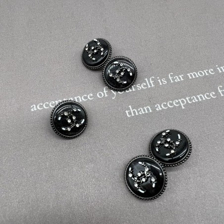Пуговицы темное серебро с чёрным перламутром, декорированы мелкими стразами, 18 мм