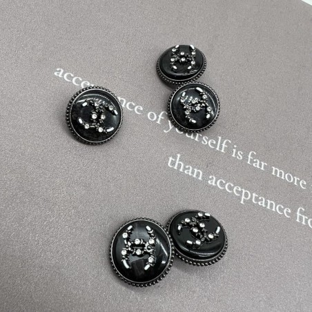 Пуговицы темное серебро с чёрным перламутром, декорированы мелкими стразами, 18 мм