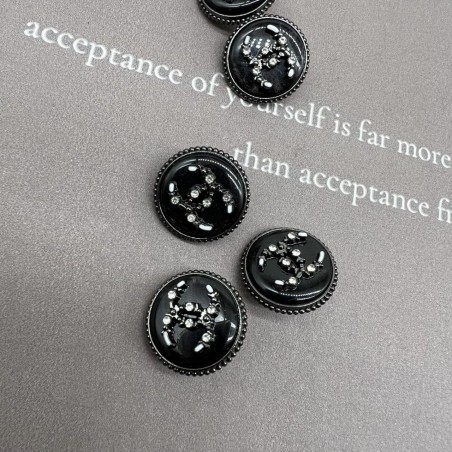 Пуговицы темное серебро с чёрным перламутром, декорированы мелкими стразами, 18 мм