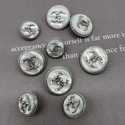 Пуговицы серебристый метал  с перламутром, декорированы мелкими стразами, 23 мм