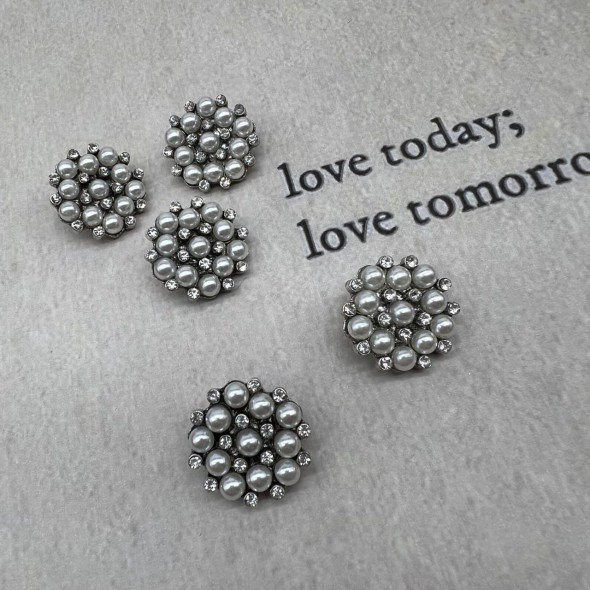 Пуговицы металл со стразами и жемчугом