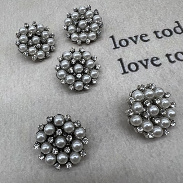 Пуговицы металл со стразами и жемчугом