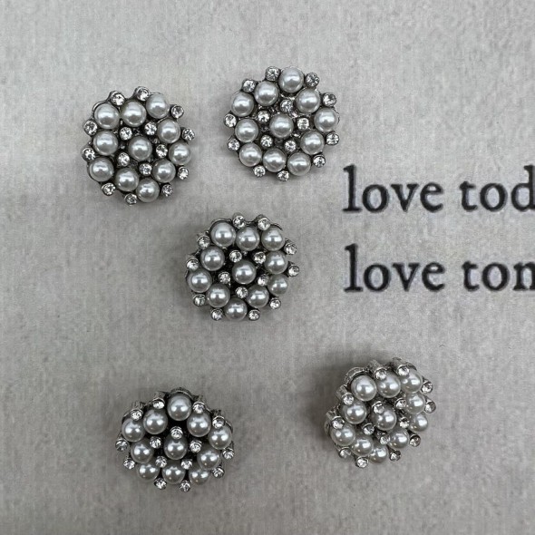 Пуговицы металл со стразами и жемчугом