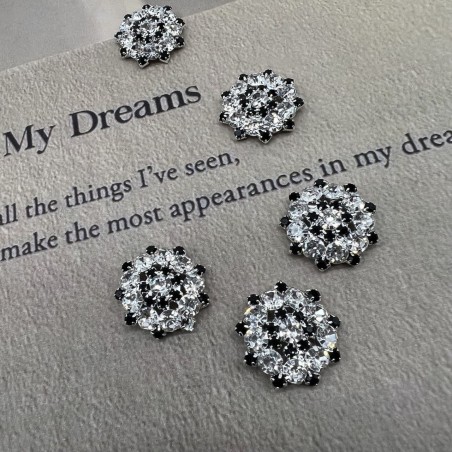 Пуговицы металл с чёрными и прозрачными стразами