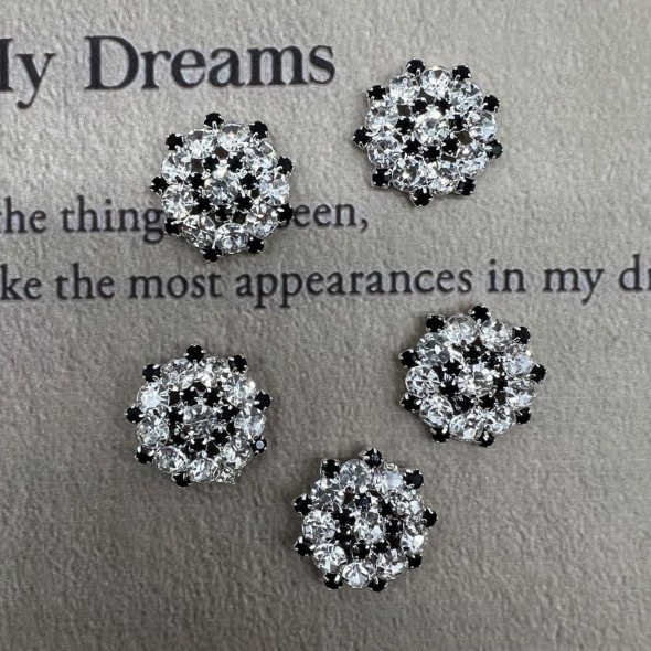 Пуговицы металл с чёрными и прозрачными стразами