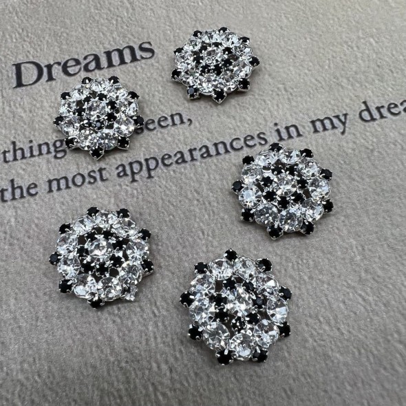 Пуговицы металл с чёрными и прозрачными стразами