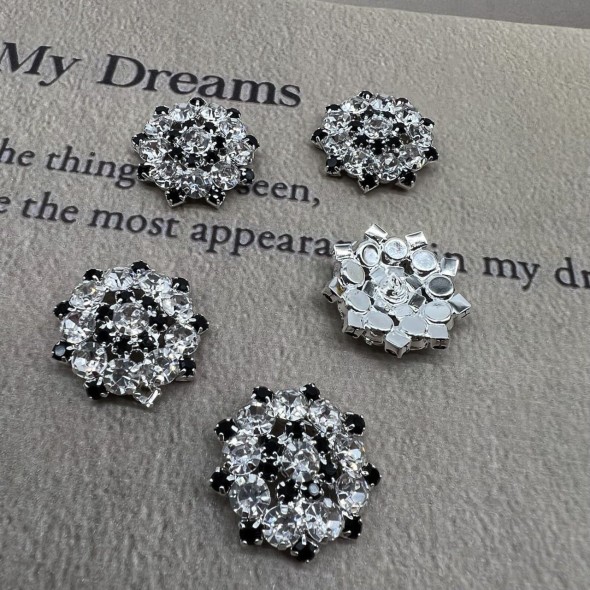 Пуговицы металл с чёрными и прозрачными стразами