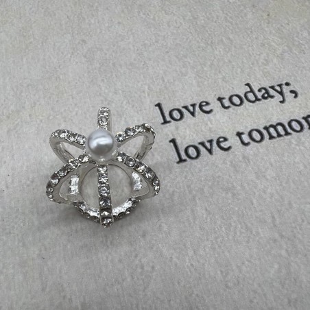 Корона серебристый метал с жемчужиной и стразами