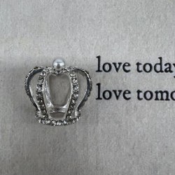 Корона серебристый метал с жемчужиной и стразами