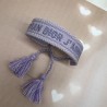 Браслет текстильный сиреневого цвета с вышивкой в тон и кисточками