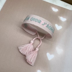 Браслет текстильный нежно-розового цвета с вышивкой и кисточками