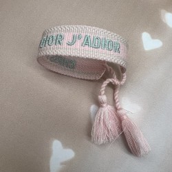 Браслет текстильный нежно-розового цвета с вышивкой и кисточками