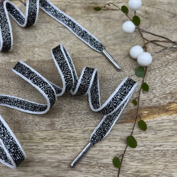 Шнурки трикотажные чёрные с люрексом и белыми полосками