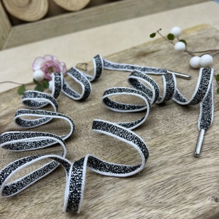 Шнурки трикотажные чёрные с люрексом и белыми полосками