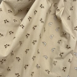 Ткань хлопок шитьё бежевого цвета с бабочками