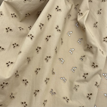 Ткань хлопок шитьё бежевого цвета с бабочками