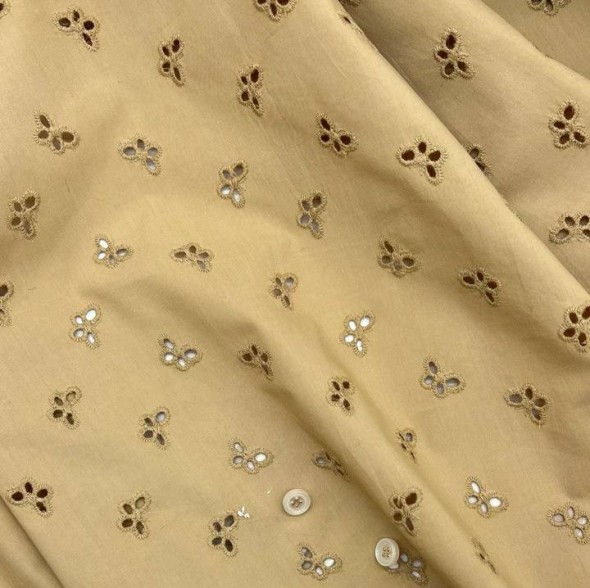 Ткань хлопок шитьё бежевого цвета с бабочками