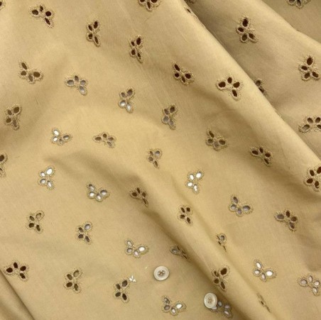 Ткань хлопок шитьё бежевого цвета с бабочками