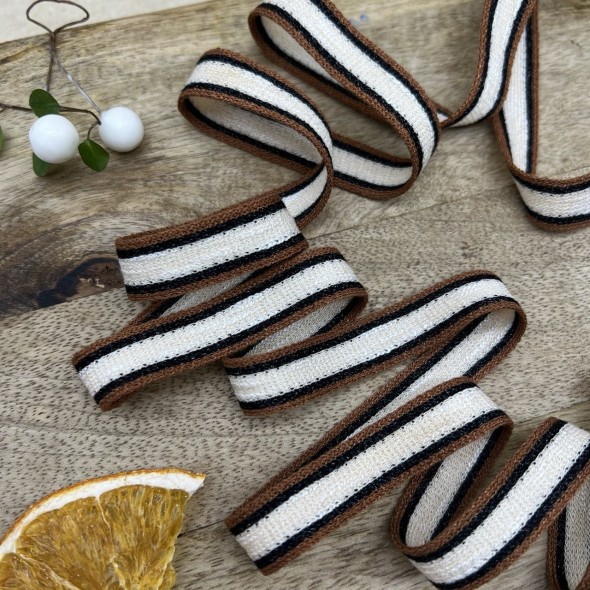 Шнурки трикотажные молочные с коричневыми и чёрными полосками