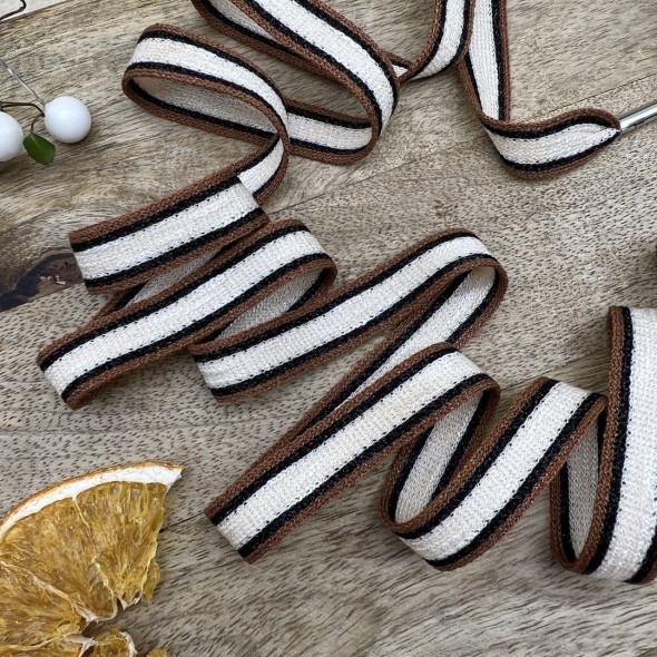 Шнурки трикотажные молочные с коричневыми и чёрными полосками
