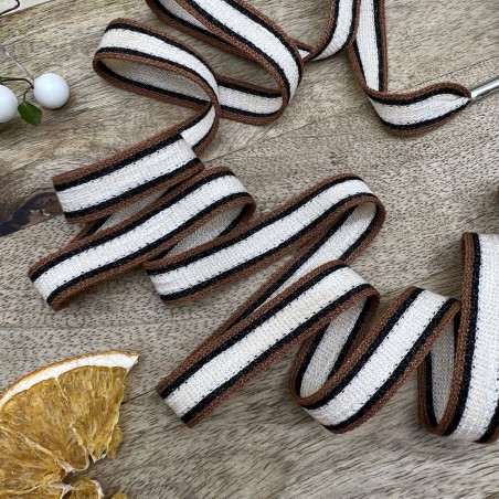 Шнурки трикотажные молочные с коричневыми и чёрными полосками