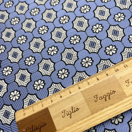 Жаккард сиреневый с геометрически рисунком