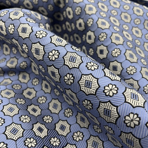 Жаккард сиреневый с геометрически рисунком