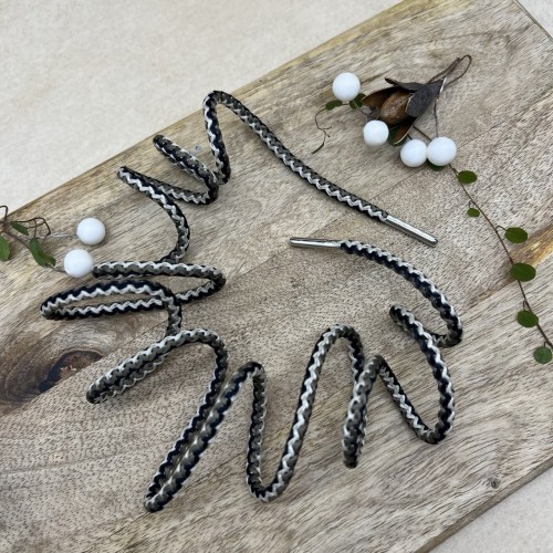 Шнурки кругловязаные цилиндрические с узором зигзаг