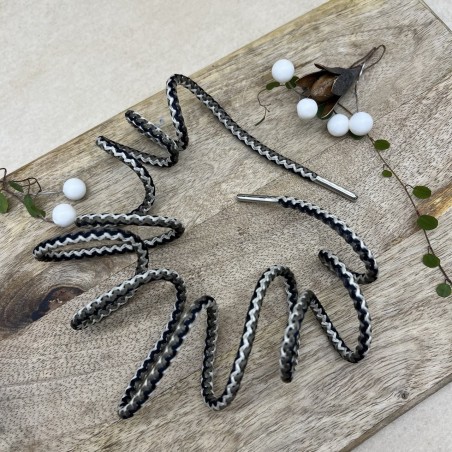 Шнурки кругловязаные цилиндрические с узором зигзаг