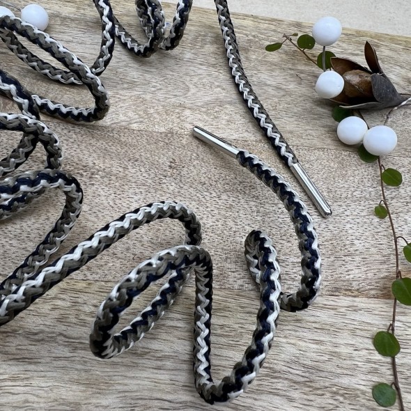 Шнурки кругловязаные цилиндрические с узором зигзаг