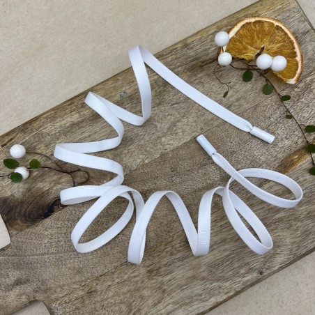 Шнурки белые из репсовой ленты с матовыми наконечниками в тон