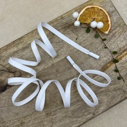 Шнурки белые из репсовой ленты с матовыми наконечниками в тон