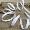Шнурки белые из репсовой ленты с матовыми наконечниками в тон