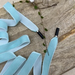 Шнурок бархатный светло-бирюзовый с чёрными концевиками, 18 мм