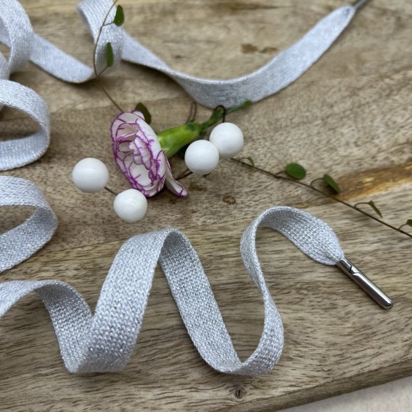 Шнурки трикотажные кругловязаные, белые, с серебристым люрексом