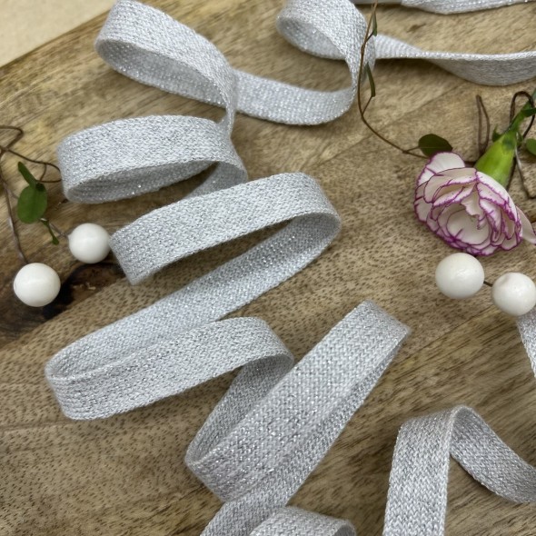 Шнурки трикотажные кругловязаные, белые, с серебристым люрексом