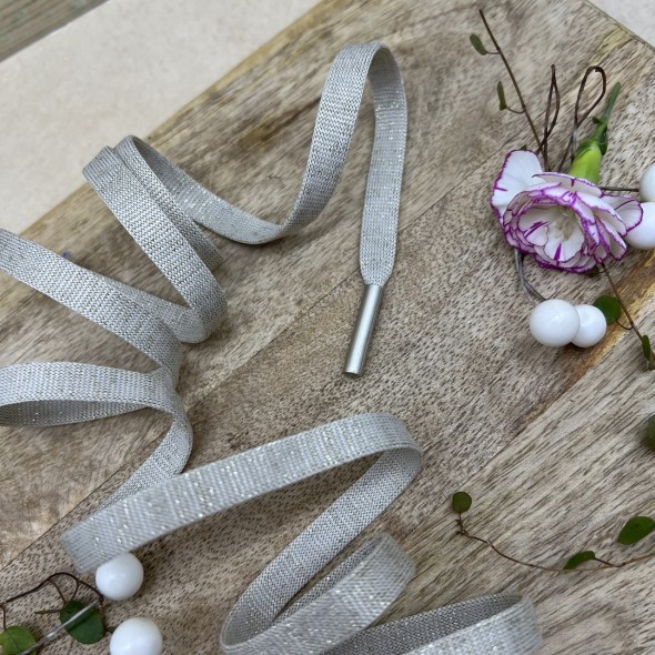 Шнурок трикотажный кругловязаный холодный бежевый с люрексом,10 мм