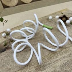 Шнурок трикотажный кругловязаный белый с прорезиненными наконечниками зеленого цвета