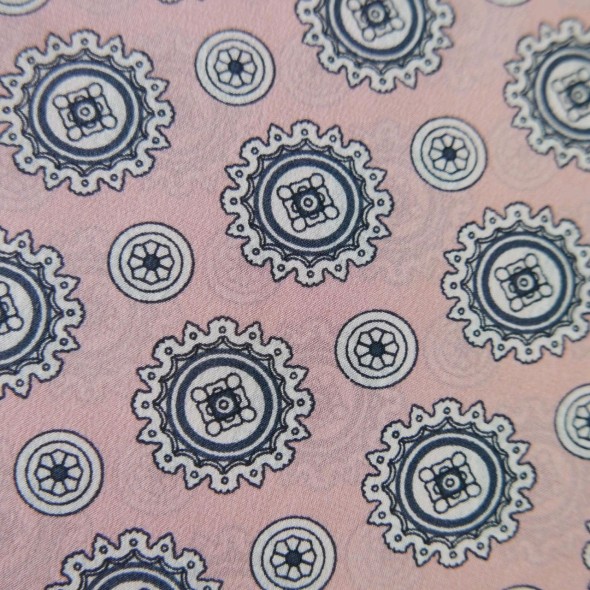 Шёлк нежно- розовый  с геометрическими ажурными кругами
