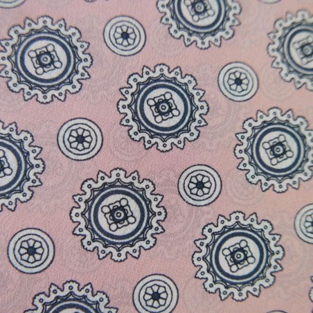 Шёлк нежно- розовый  с геометрическими ажурными кругами
