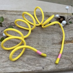 Шнурок трикотажный кругловязаный ярко-желтый с прорезиненными наконечниками